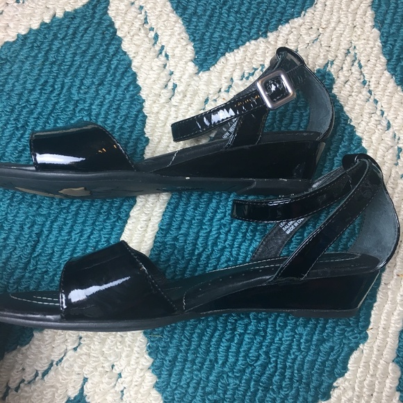 born andreas wedge sandal
